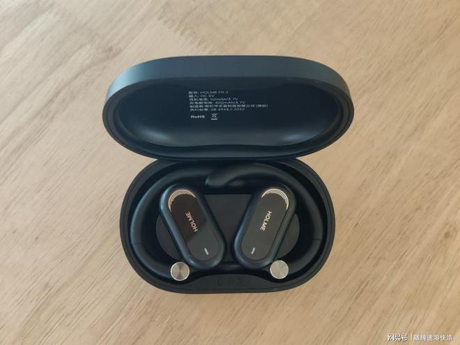 必威截至目前市面上有哪些好用的开放式蓝牙耳机？四款开放式耳机推荐(图2)