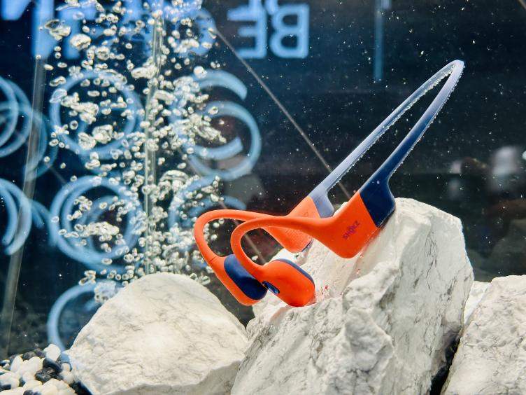 将专业天花板推高！韶音OpenSwim 必威Pro游泳耳机亮相CES2024(图2)