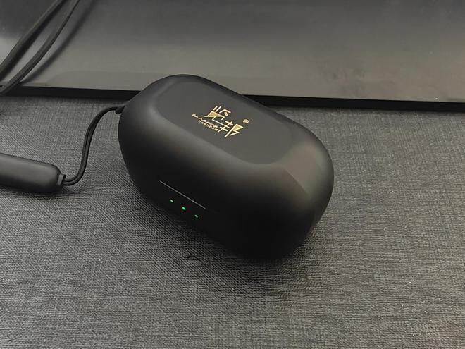 2025耳机圈大洗牌！500元听出2000元音质？这5款直接封神！(图8)