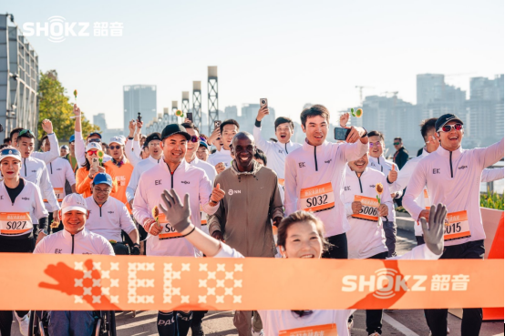 2025韶音基普乔格中国行：以跑起来就有光点亮上海滨江(图1)